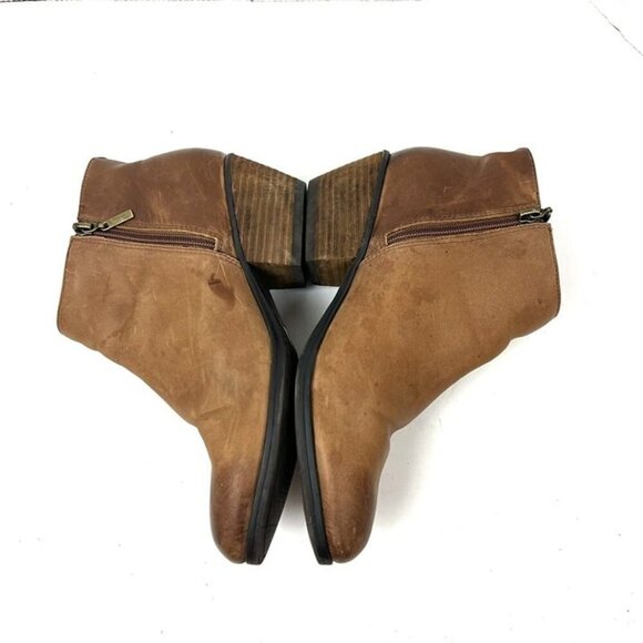 Clarks Artisan Gelata Italia Women's 9.5 Tan Nubuck Block Heel Ankle Boot Bootie - Picture 3 of 8